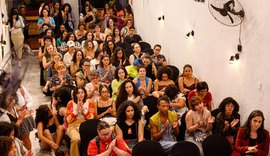 Encontro reúne debate, música e memória em evento voltado a mulheres que amam mulheres no Theatro Homerinho