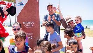 Prefeito Rodrigo Cunha entrega novo espaço de lazer no Posto 7, na Jatiúca