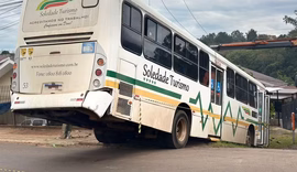 Motorista desce de ônibus para fazer ajuste, é atropelado pelo veículo e morre em Lajeado
