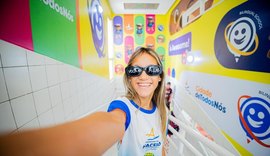 Primeira escola pública bilíngue de Maceió recebe alunos com festa