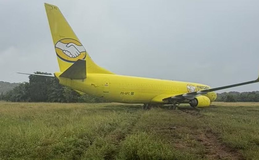 Avião cargueiro da Gol sai da pista após pouso em Salvador