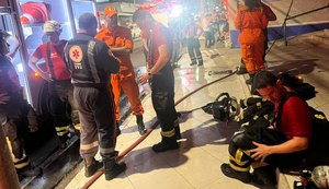 Vídeo: oito pessoas são socorridas após incêndio em quarto de hotel na Pajuçara
