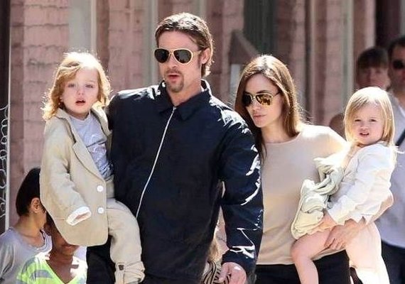 Brad Pitt passa primeira noite com os seis filhos após divórcio de Angelina Jolie