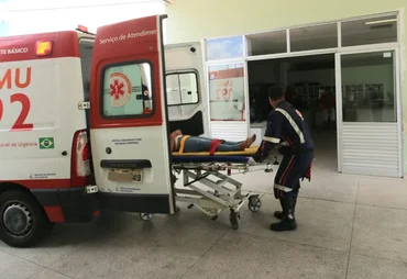 Motociclista fica gravemente ferido após colisão com ônibus na AL-110, em Arapiraca