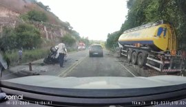 Carro capota após colidir com caminhão e motorista morre em Jequiá da Praia