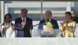 No parlatório, Lula reassume compromisso de cuidar dos brasileiros