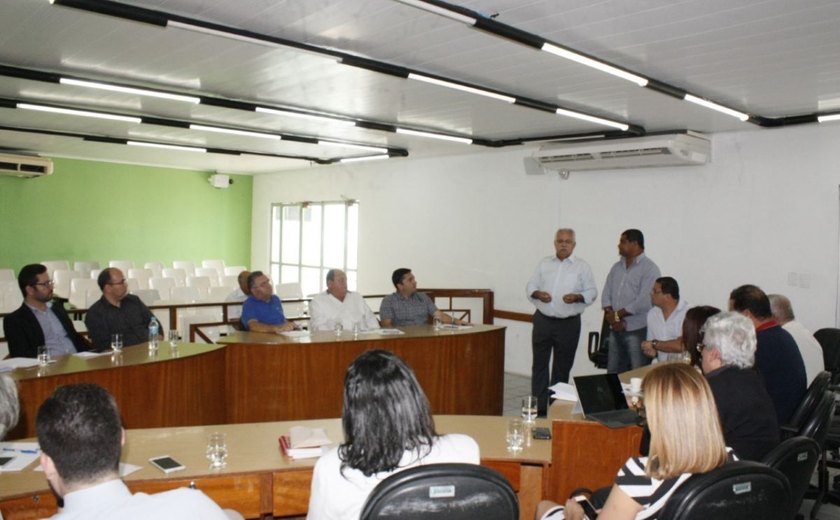 Rogério inicia composição com vereadores em Arapiraca