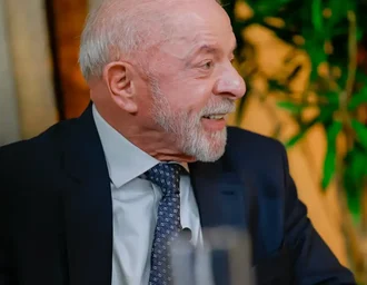 Lula aceita proposta de Flávio Bolsonaro para quebra de sigilo bancário