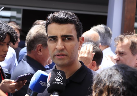 'Trato' entre Arthur Lira e JHC provoca cautela