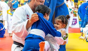 Esporte escolar ajuda a formar meninas mais confiantes e meninos mais respeitosos