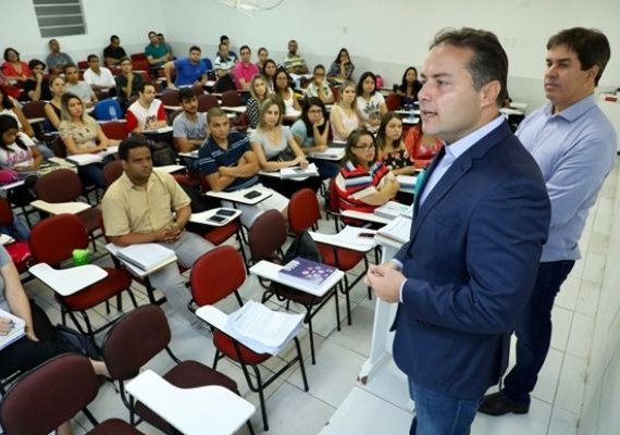 Renan Filho anuncia para maio edital para concursos da Polícia Militar e Bombeiros