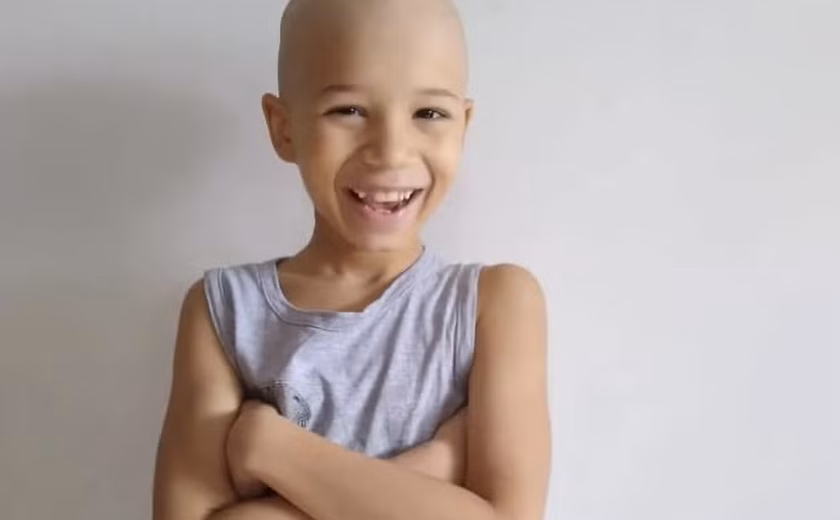 Vídeo de criança celebrando o fim da quimioterapia comove Maceió