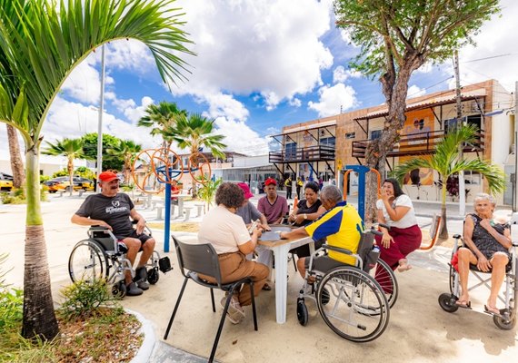 Prefeitura entrega Cidade do Idoso e garante gratuidade nos ônibus para pessoas a partir de 65 anos