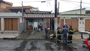 Mulher briga com vizinhos e coloca fogo na própria casa em Santos