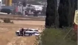 Policiais são flagrados fazendo sexo dentro de viatura à luz do dia