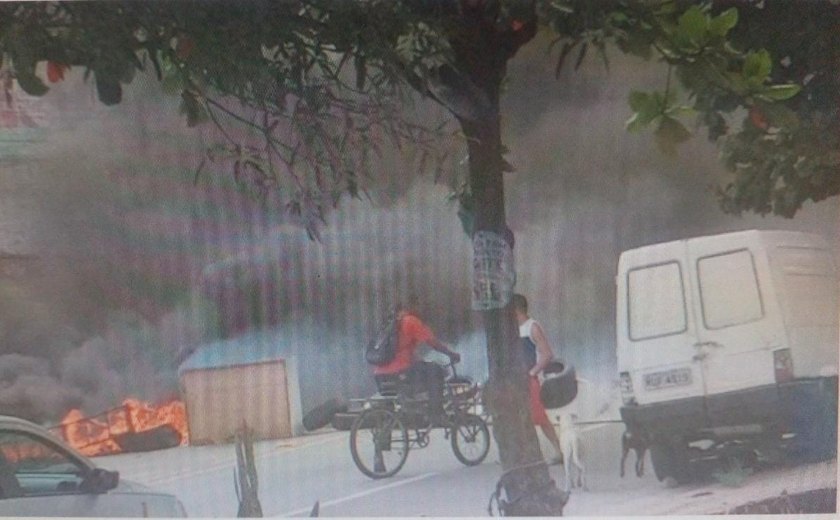 Moradores do Bom Parto fecham avenida em protesto contra falta de energia