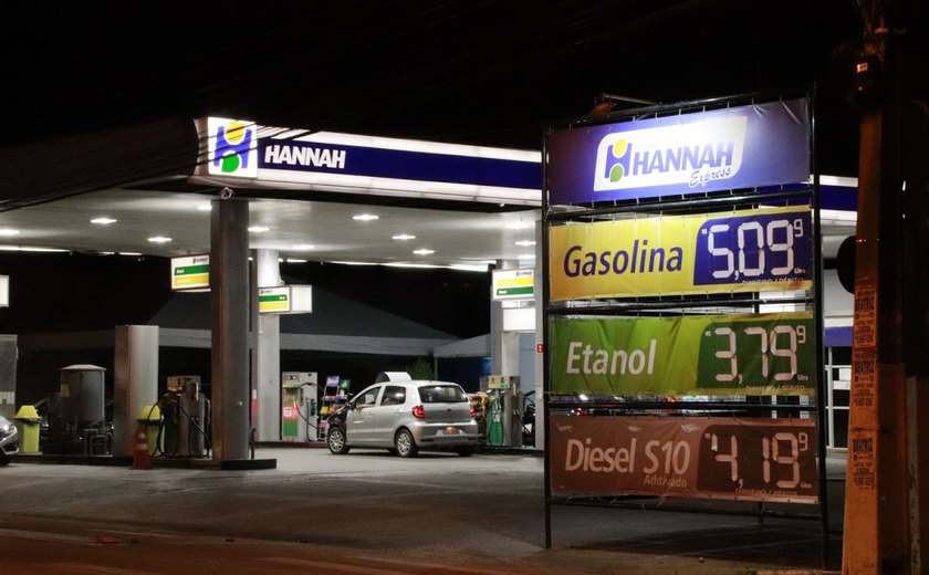 Custo do litro da gasolina já está acima de R$ 5 em alguns postos de Maceió