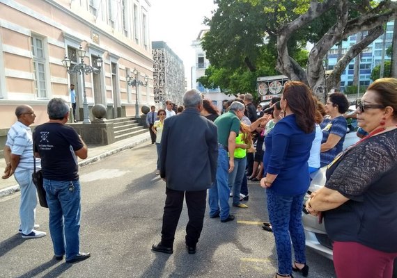 Renan Filho sanciona lei que prevê revisão salarial dos servidores da Assembleia