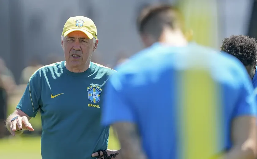 Ancelotti dá pista de Martinelli para vaga de Paquetá contra Noruega