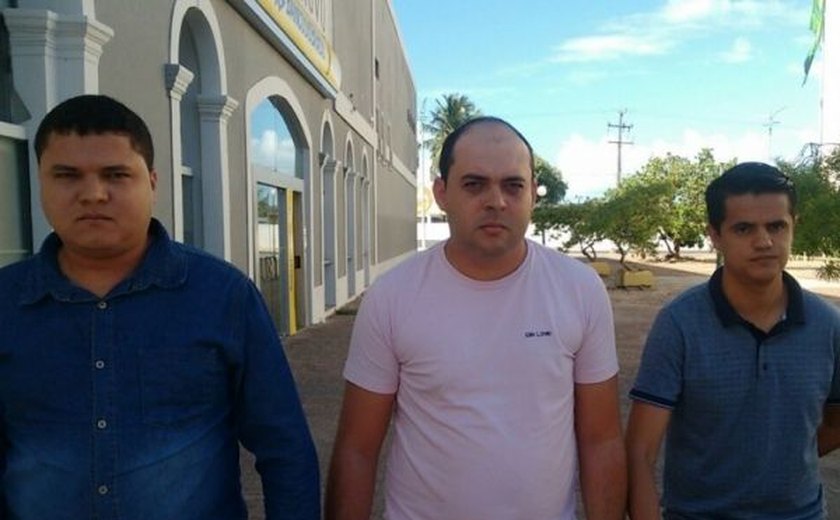 Trio é preso tentando furtar clientes dentro de terminal bancário no Jaraguá