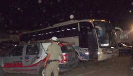 PM encontra artefatos explosivos e arma artesanal em ônibus de torcida do ASA
