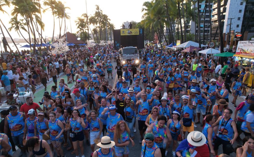 Quatro blocos carnavalescos desfilam neste domingo (28) na orla de Maceió