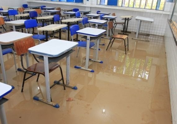 Escolas da rede estadual danificadas pelas chuvas podem antecipar recesso