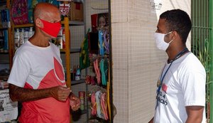 Agentes de endemias mantêm visitas a residências com protocolos sanitários