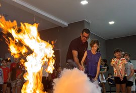 Treinamento ensina crianças a agir em situações de incêndio e transforma prevenção em aprendizado desde cedo