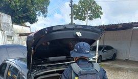 PRF apreende mais de 60 kg de maconha, arma de fogo e veículo roubado em Maceió