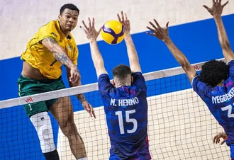 Brasil bate bicampeã olímpica França na Liga das Nações de vôlei