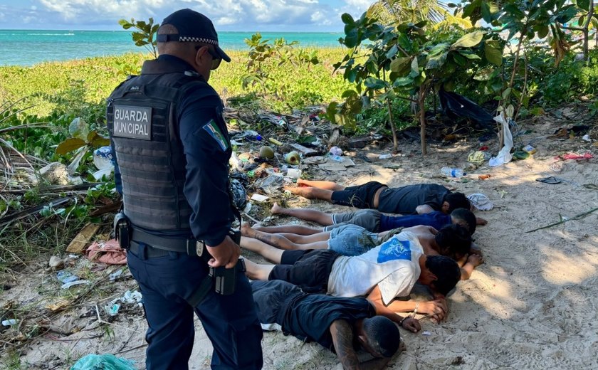 Cinco são presos com drogas escondidas na areia de praia