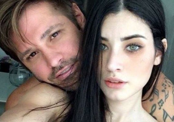 Modelo assume namoro com Dado Dolabella e faz piada velha: 'Dado em casa'