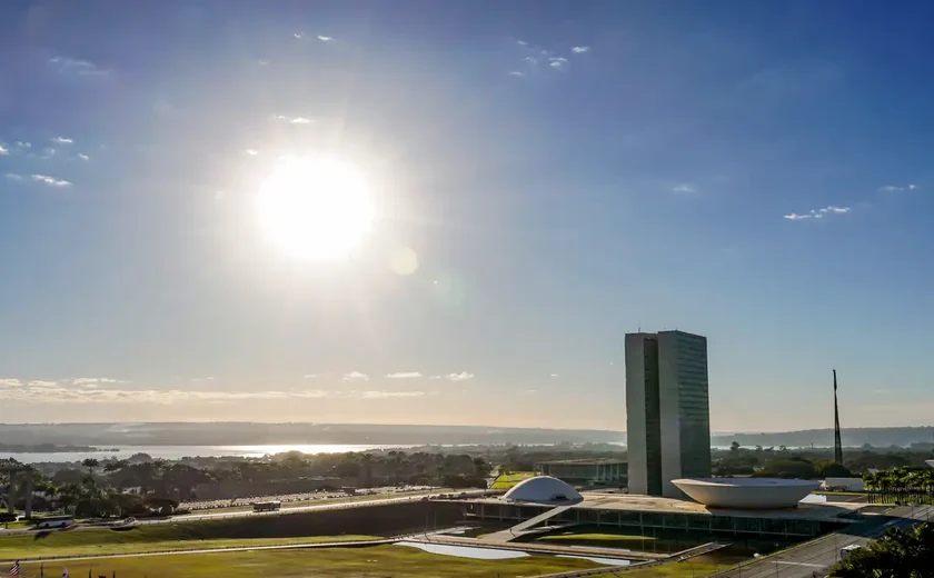Congresso vota nesta semana fim da escala 6x1 e 'taxa das blusinhas'