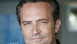 Biografia de Matthew Perry esgota no Brasil após morte do ator