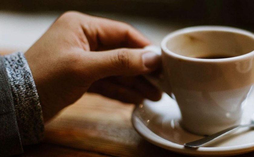 Especialista alerta que café em excesso pode abalar o sistema nervoso