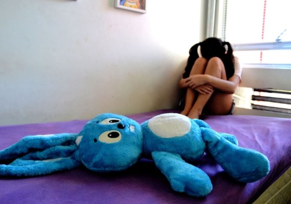 Adolescente é vítima de estrupo coletivo após convite para festa de Natal