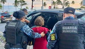 Guarda Municipal de Maceió ajuda idosa com início de Alzheimer que estava perdida no Centro