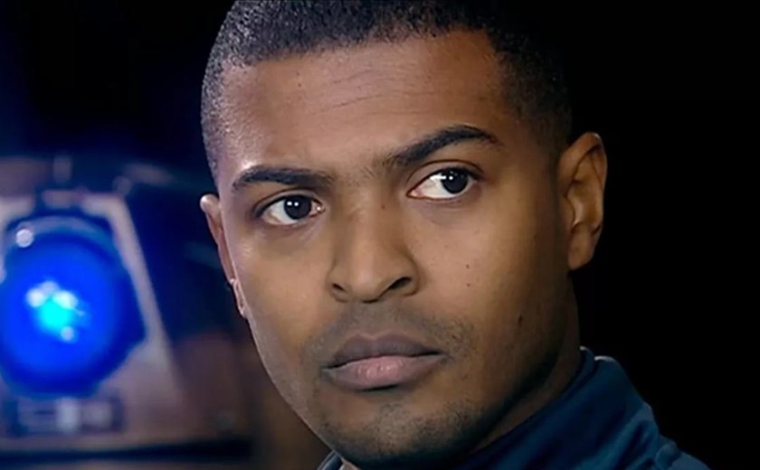 Astro de Doctor Who é preso durante operação em Londres