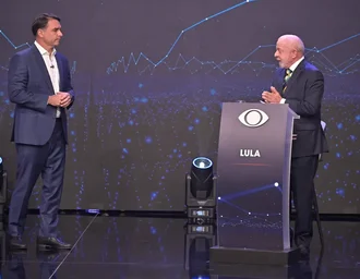 Campanha de Lula apresenta acordo com Flávio Bolsonaro para abrir sigilos