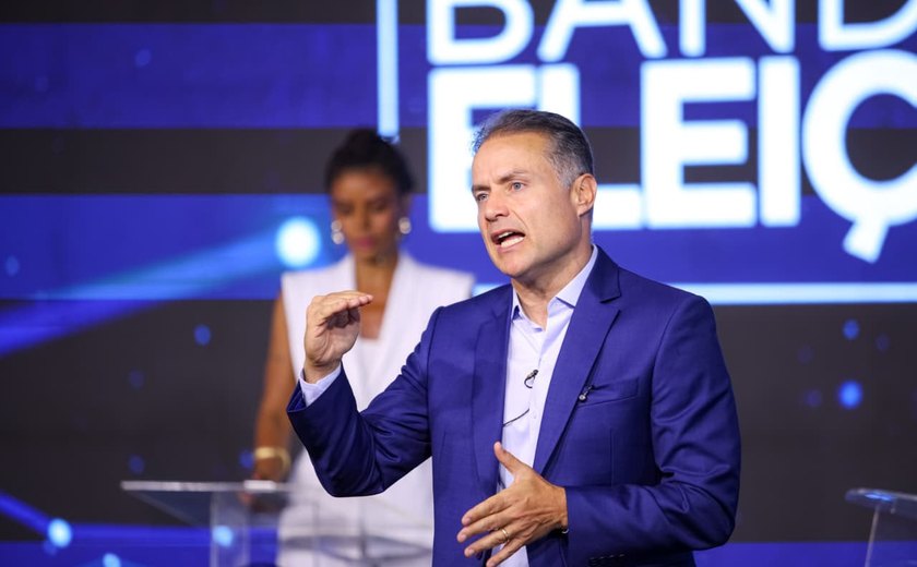 Com a ausência de JHC, Renan Filho responde a questões enviadas pelos eleitores