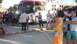 Moradores protestam contra mudança de itinerário de linha de ônibus