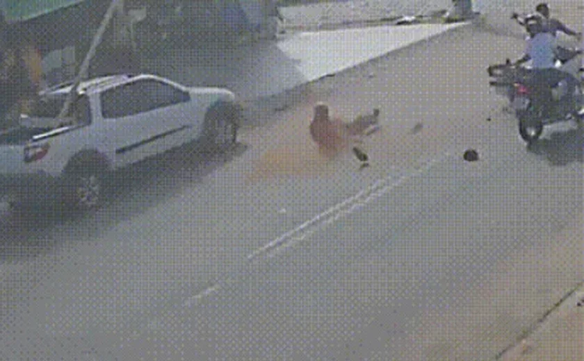 Câmera flagra atropelamento de idoso por motocicleta em Girau do Ponciano