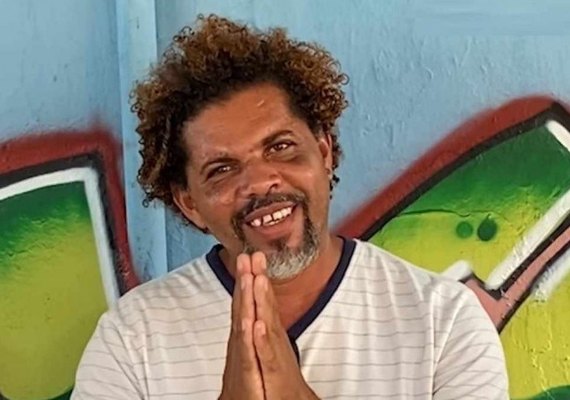 Mendigo famoso do DF tenta beijar mulher à força