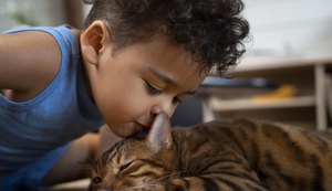 Pediatra do Hospital da Criança de Alagoas ressalta importância do convívio dos pequenos com os animais