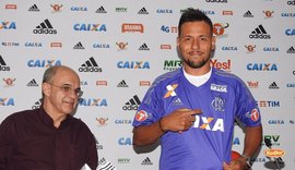 Com contrato até 2020, goleiro Diego Alves é apresentado no Flamengo