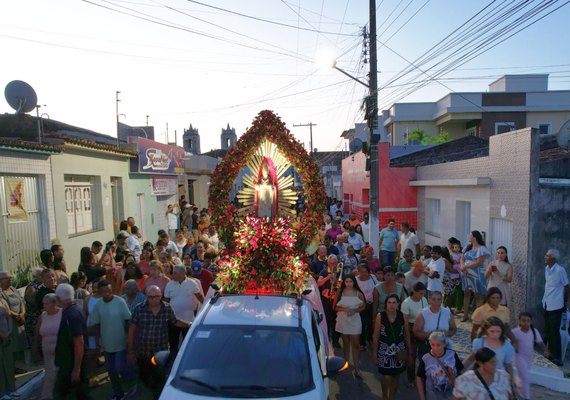 São Brás encerra festa do padroeiro com procissão
