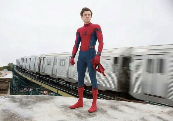 Tom Holland vem ao Brasil para lançar novo filme do Homem-Aranha