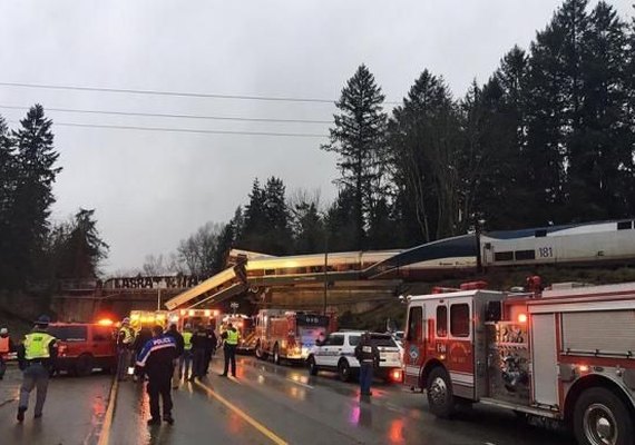 Descarrilamento de trem em ponte no estado de Washington deixa vários mortos