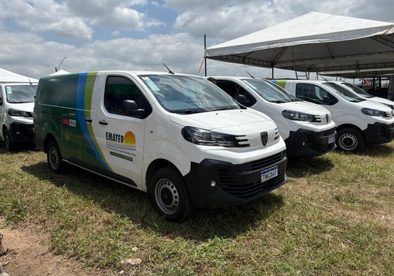 Governador Paulo Dantas entrega furgões que potencializam execução do PAA em Alagoas